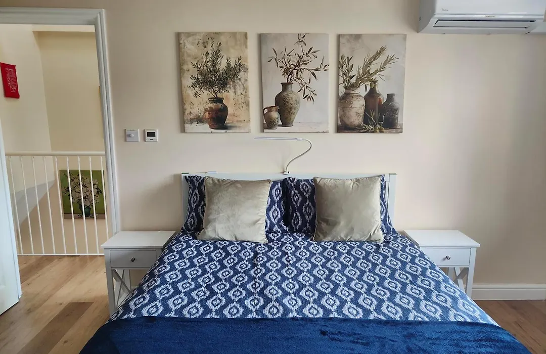 Clifton House O2 & Excel Rooms With Private Bathroom And Breakfast Option-1